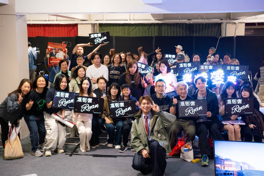 馮熙燮和粉𢇃大合照。 馮熙燮和粉𢇃大合照。