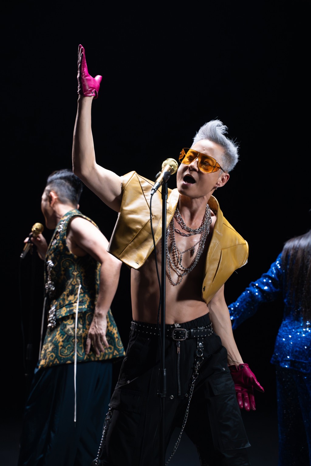 蘇志威笑指導演吩咐每人準備3套衫拍攝,結果他們每人帶了13套衫。 蘇志威笑指導演吩咐每人準備3套衫拍攝,結果他們每人帶了13套衫。