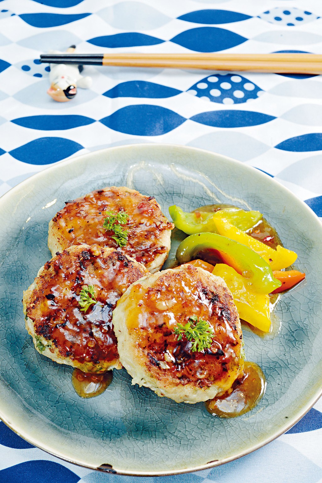 香茅雞肉餅配泰式甜醬　　