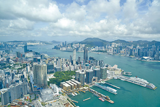 摩根士丹利发表报告，指因应贸易紧张局势，社会动荡和较高的利率，将香港2019年经济增长预测，由1%下调至负0.3%。