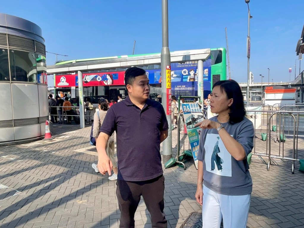 陳美寶了解港珠澳大橋跨境口岸交通情況。運物局fb圖片 陳美寶了解港珠澳大橋跨境口岸交通情況。運物局fb圖片