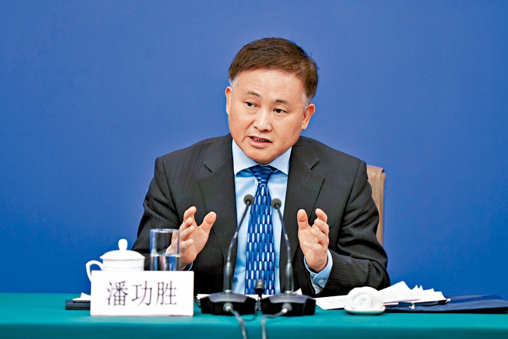 潘功勝表示，堅持支持性的貨幣政策，加大貨幣政策逆周期調節力度，為經濟穩定增長營造良好環境。