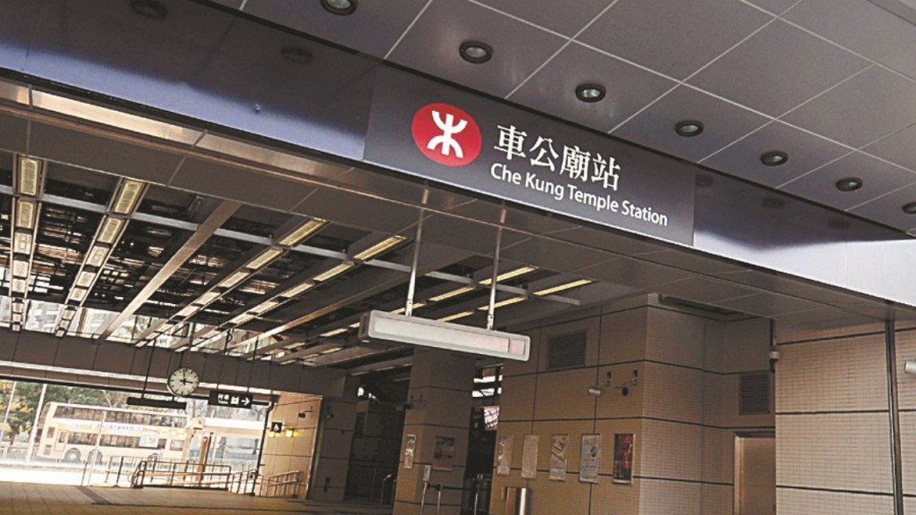 屯馬綫車廂兩婦身體碰撞釀爭執 一人持鉗腳踢對方被捕