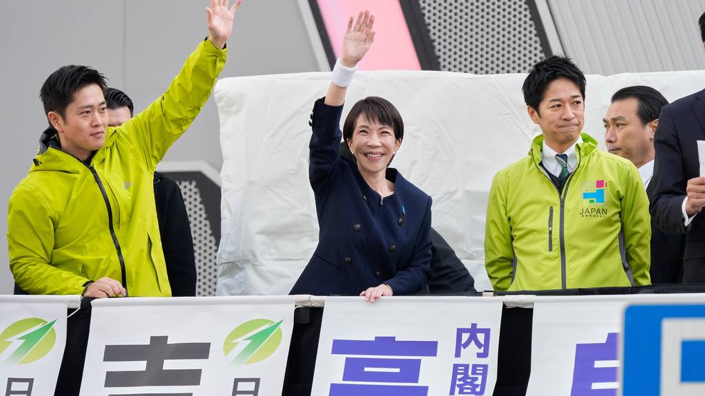 調查指自民黨和維新會議席有望過半數。 美聯社