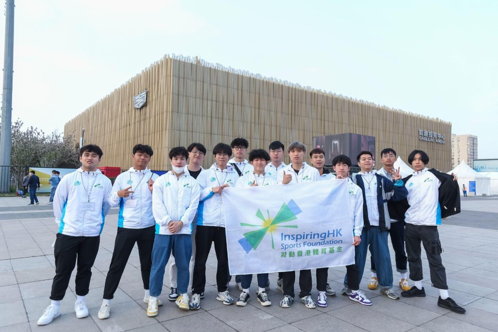 學員到凱迪拉克中心觀看中國男子籃球職業聯賽（CBA），北京首鋼對江蘇肯帝亞的賽事。（凝動香港體育基金提供）