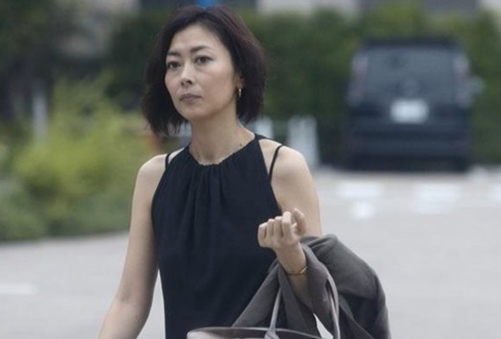 中山美穗突然離世。 中山美穗突然離世。