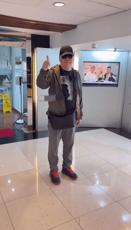 蔡楓華更大方舉起拇指，心情看來相當不錯。