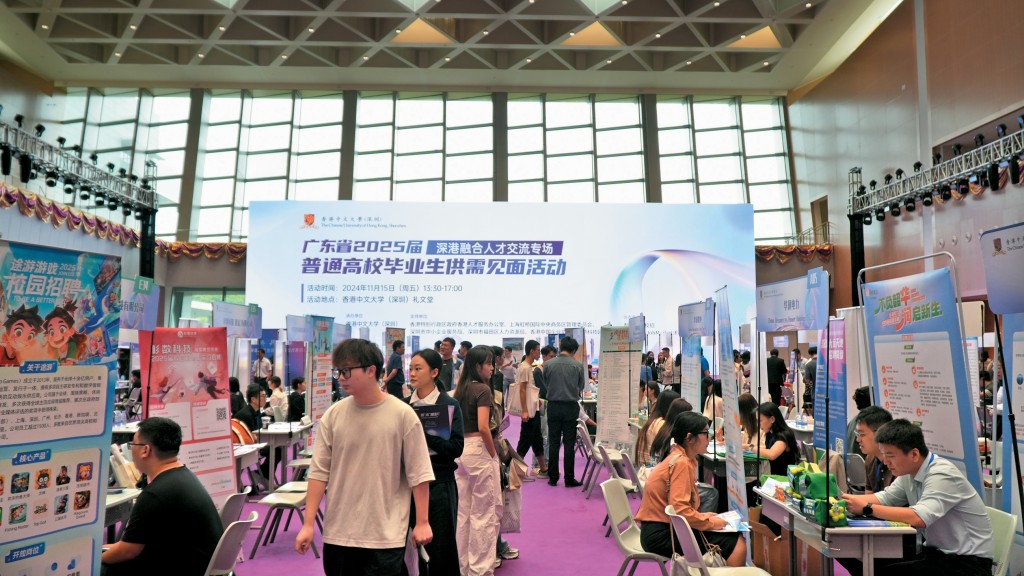 「內地名校香港『高才通』招聘巡禮」廣東站，合共提供超過1000個優質香港職位，吸引不少內地應屆畢業生前來投遞簡歷。