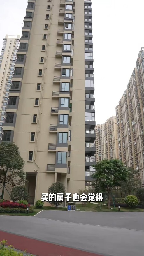吳若希對新購入的單位感到相當滿意,認為性價比高。 吳若希對新購入的單位感到相當滿意,認為性價比高。
