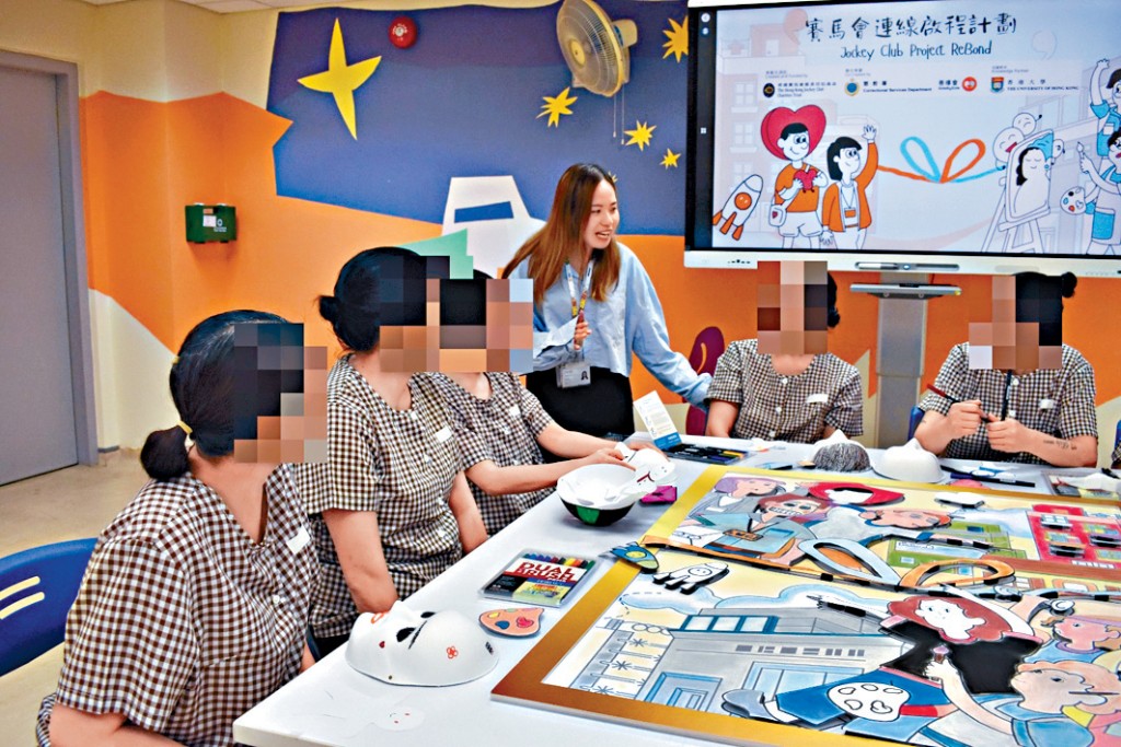 羅湖懲教所舉行的藝術創作小組為女囚友服務。