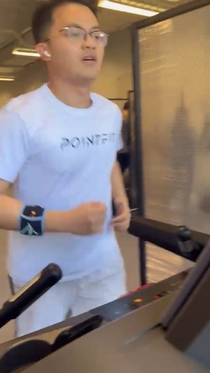 可從皮膚表皮上提取汗液,用家只需將薄膜帖子皮膚上,數據即可傳輸到手機應用程序上。 可從皮膚表皮上提取汗液,用家只需將薄膜帖子皮膚上,數據即可傳輸到手機應用程序上。