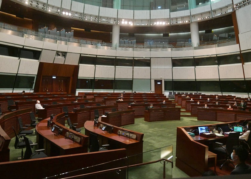 立法會大比數通過議《入境修例》修訂。