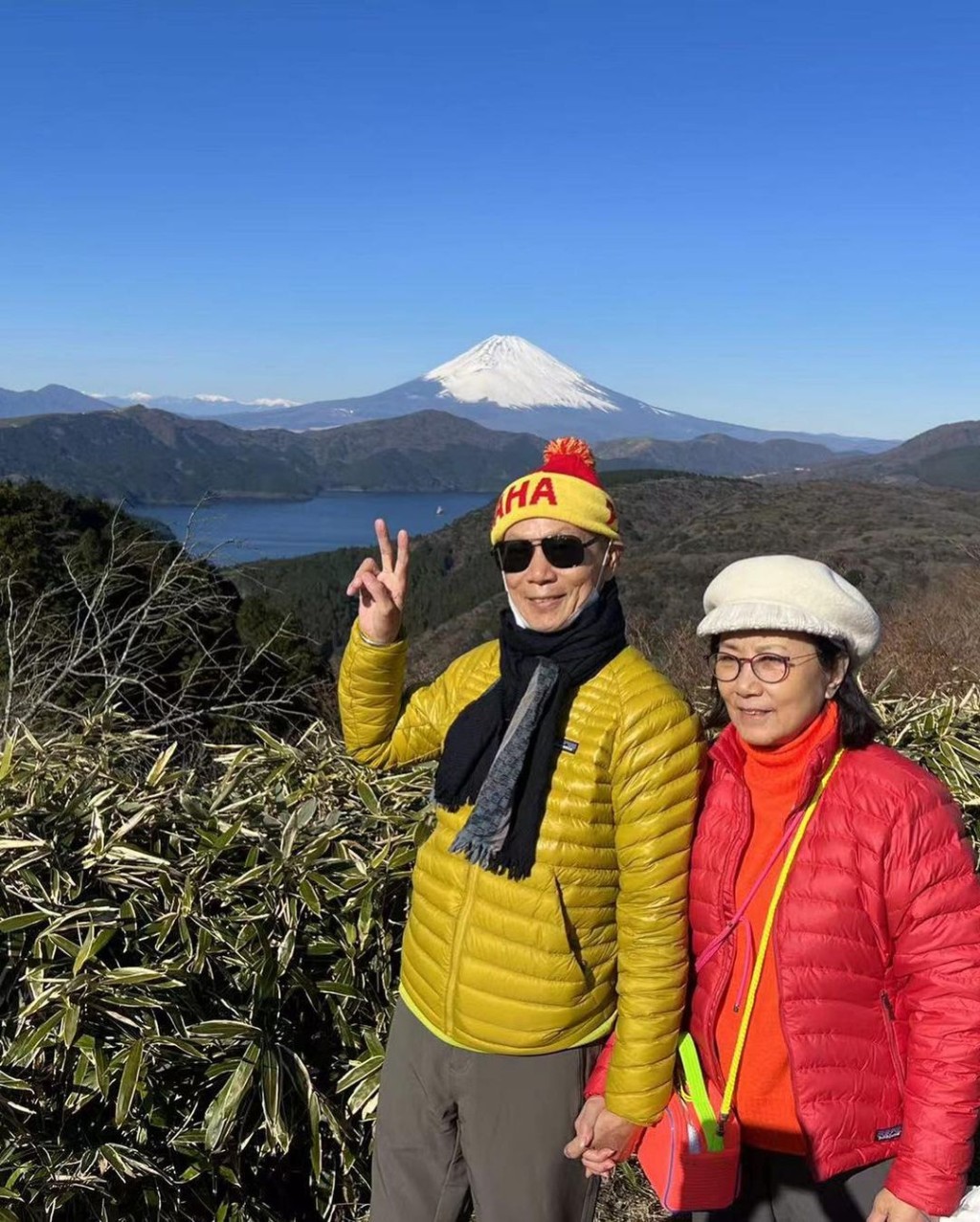 罗家英与汪明荃时时拍拖去旅行。