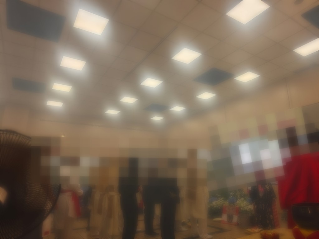 有禮堂雖然仍有照明,但由於冷氣停頓,需要放置風扇協助降溫。讀者提供 有禮堂雖然仍有照明,但由於冷氣停頓,需要放置風扇協助降溫。讀者提供