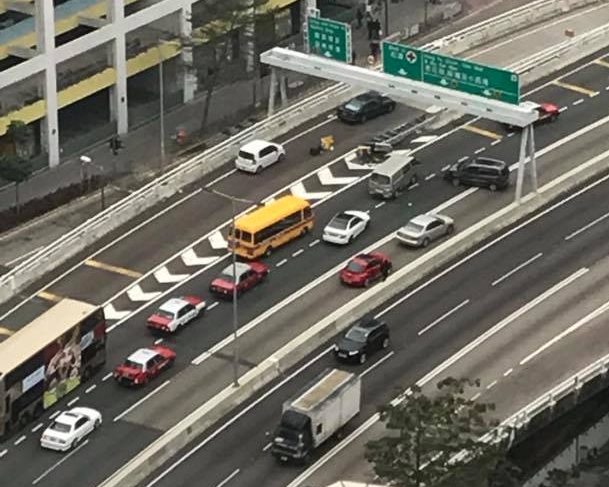 七人車與客貨車相撞,網民Yiu Mung圖片