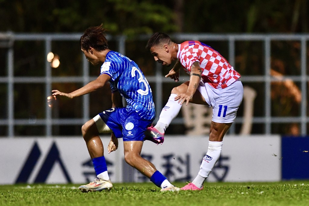 雷仙奴29分钟于禁区顶妙射破网，助球队半场领先1:0。杨骏尧摄