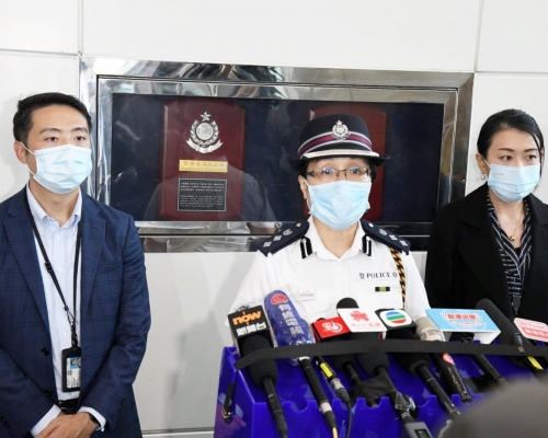 黃少卿(中)強調,區議會沒有法律權力禁止政府部門代表出席會議。
