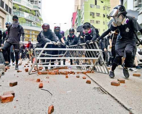 大批市民去年11月2日在港島區參與集會遊行。資料圖片