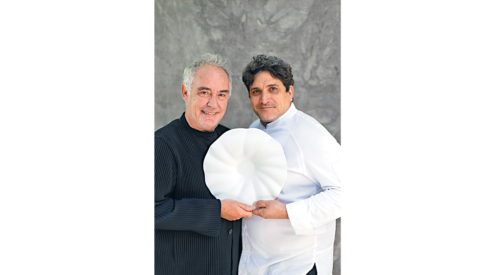 為紀念Mirazur 20周年而舉辦的慶祝活動，由主廚Mauro Colagreco（右）與西班牙料理革命家Ferran Adriá（左）世紀聯乘。