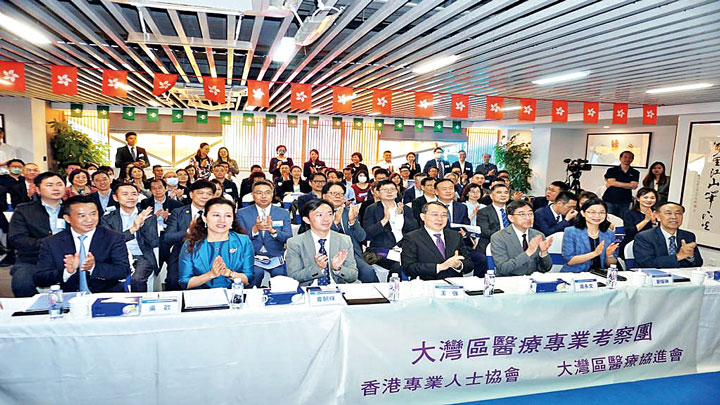 深圳市委常委多名官員接待高永文的考察團並進行交流活動。(香港商報提供)