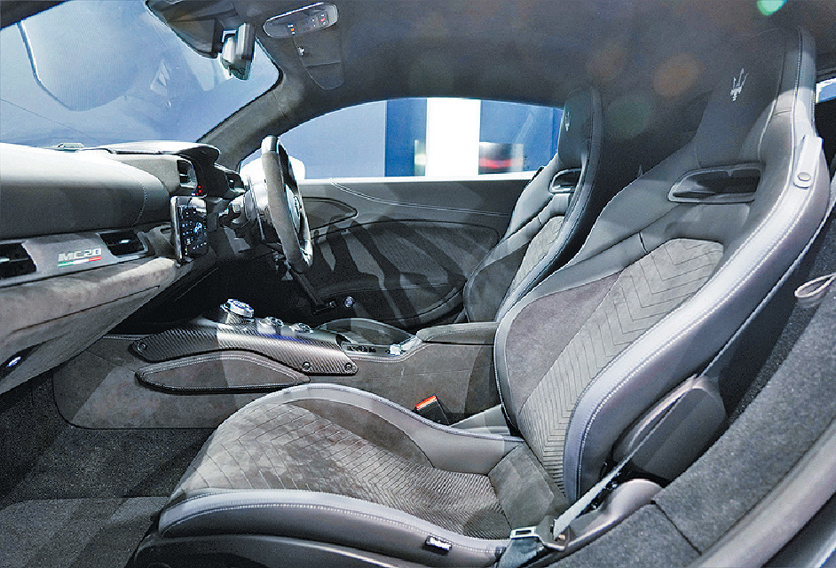 ■標準款式桶椅為電控調校。 ■標準款式桶椅為電控調校。