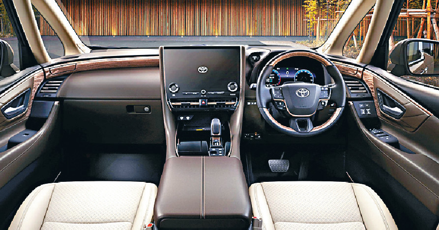 ■車長比上代增加50mm至4,995mm,高度增加40mm至1,935mm。 ■車長比上代增加50mm至4,995mm,高度增加40mm至1,935mm。