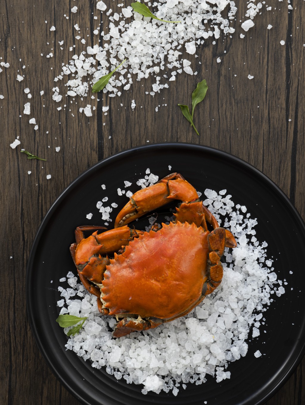 古法鹽瓦焗大肉蟹精選 1.5斤大肉蟹（兩位用），蟹身肉厚，啖啖鮮甜。