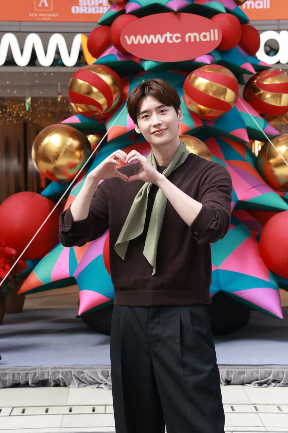 李鍾碩閃現銅鑼灣宣傳，只逗留了20分鐘。