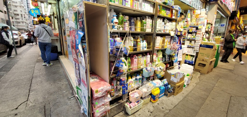 旺角藥房紙巾返貨。