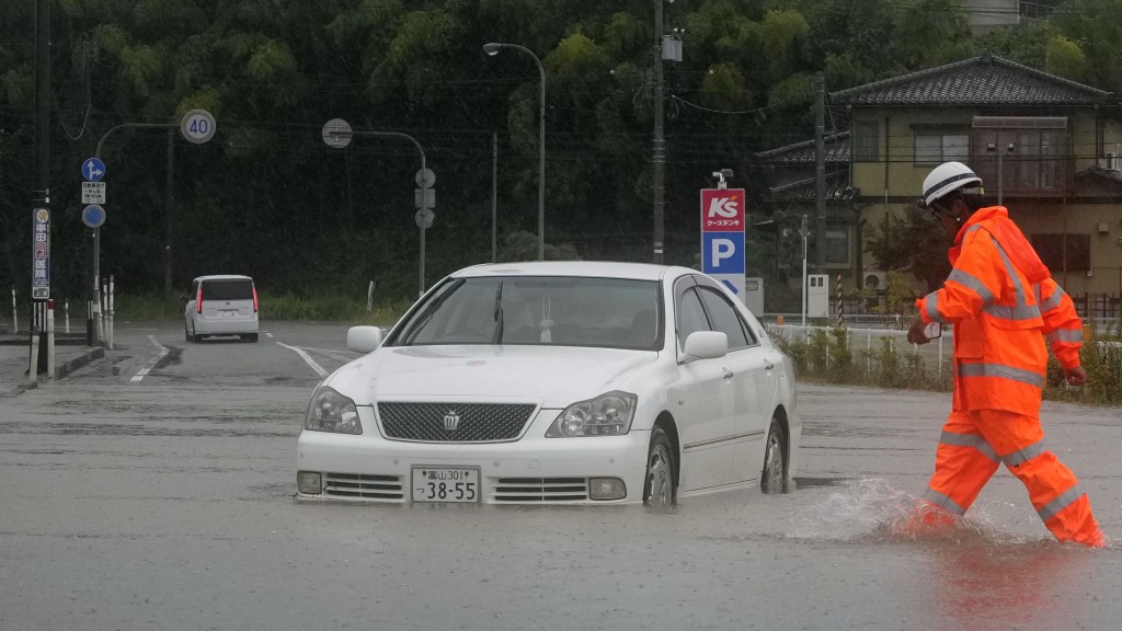 日本石川縣富山縣5級大雨,富山縣冰見市水浸。 美聯社 日本石川縣富山縣5級大雨,富山縣冰見市水浸。 美聯社
