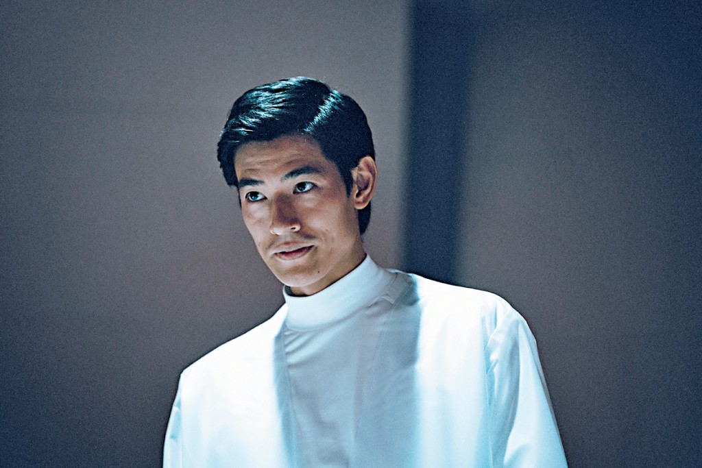 中島步扮演RE birth公司的工程師。 中島步扮演RE birth公司的工程師。