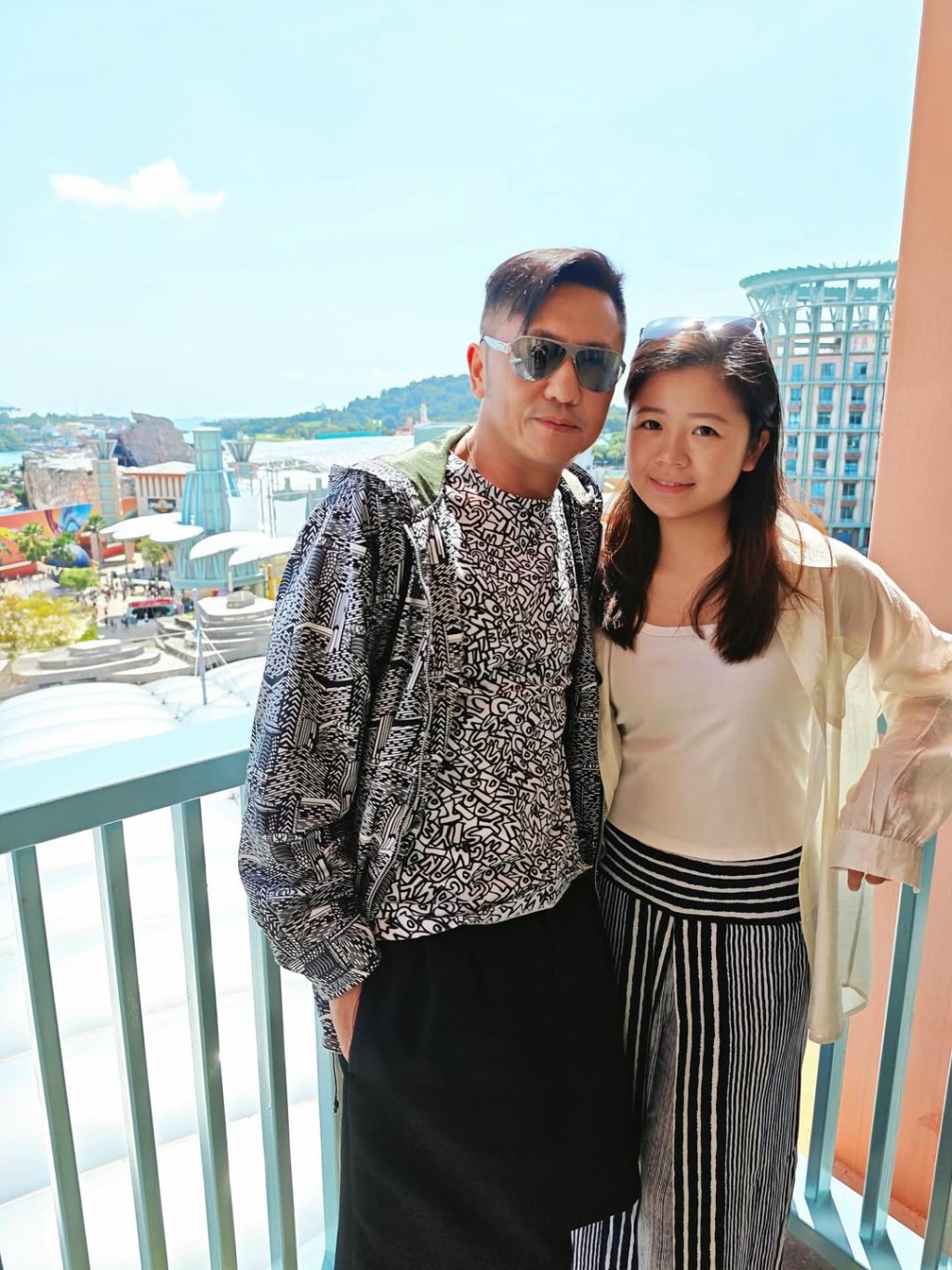 蘇志威獲大女陪去新加坡開騷,Yumi 雙眼似足媽媽。 蘇志威獲大女陪去新加坡開騷,Yumi 雙眼似足媽媽。