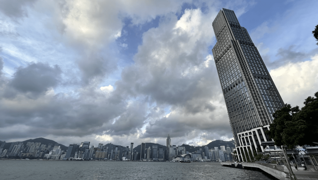 本港地區今日大致多雲,有幾陣驟雨。蔡楚輝攝 本港地區今日大致多雲,有幾陣驟雨。蔡楚輝攝