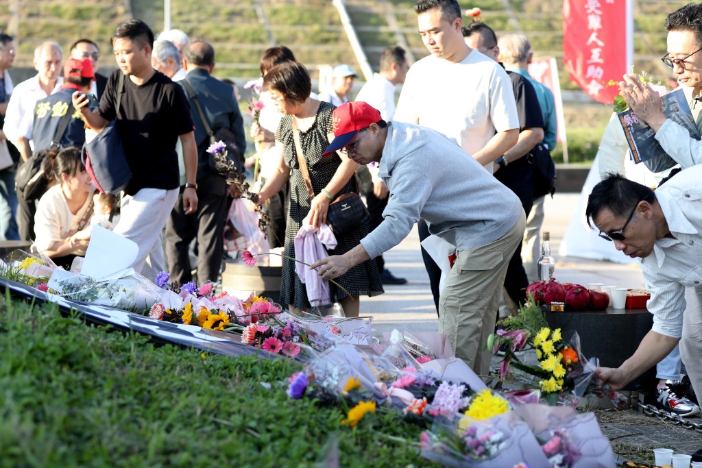 台灣昨(8日)舉行「50年代白色恐怖秋祭追思慰靈大會」。中新社 台灣昨(8日)舉行「50年代白色恐怖秋祭追思慰靈大會」。中新社
