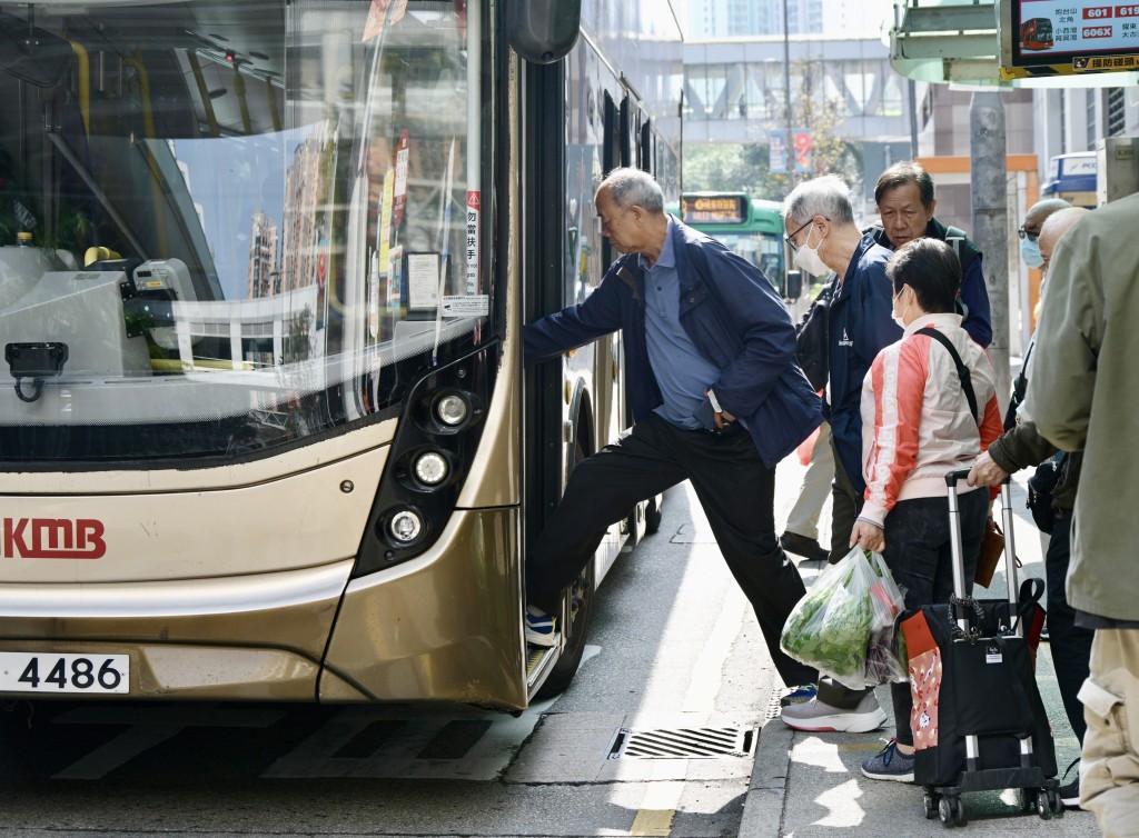 至於2元乘車優惠，他建議政府考慮限制每月使用優惠的次數或設定每程補貼上限。資料圖片