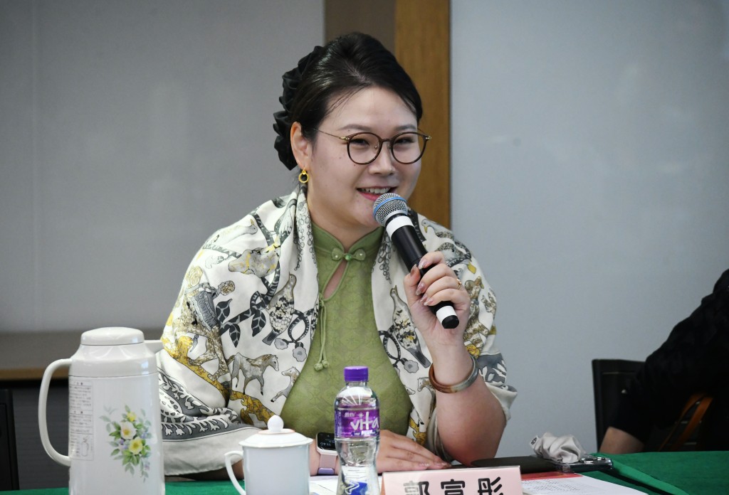 不過仍有部分區議員出現缺席較多的情況,包括沙田區議員郭宣彤在27次會議中缺席6次。 不過仍有部分區議員出現缺席較多的情況,包括沙田區議員郭宣彤在27次會議中缺席6次。