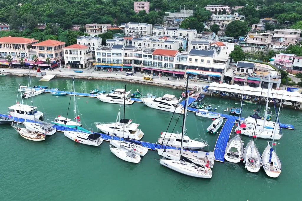 十六艘遊艇經「粵港澳遊艇自由行」計劃，齊聚風景秀麗的東澳島。筆者提供