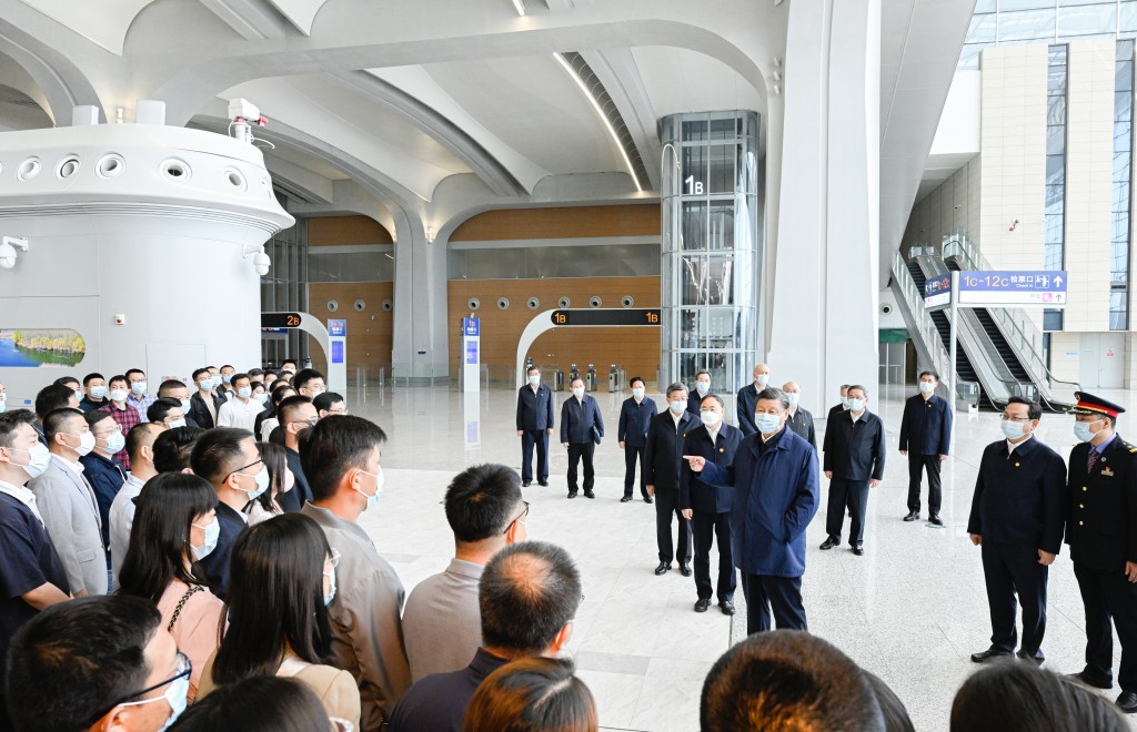 习近平近日到雄安视察。 新华社