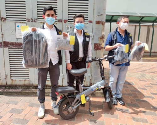 警方拘捕一名男子,涉嫌三度在荃灣區內,騎著電動單車非禮單身女子。