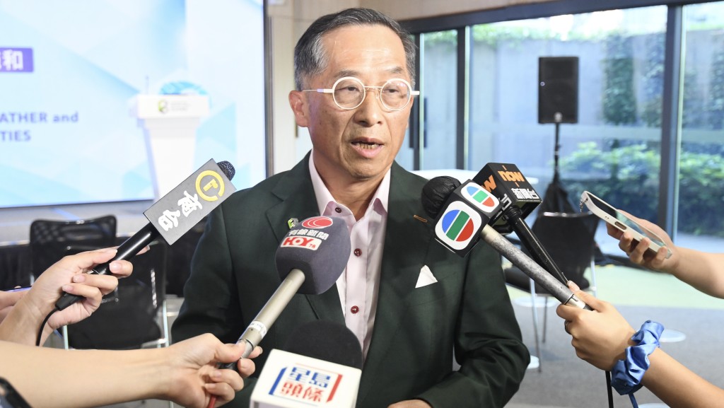 何安誠指業界行業流程已符合國際標準,按正常流程來說無法做到貪污造假。 何安誠指業界行業流程已符合國際標準,按正常流程來說無法做到貪污造假。