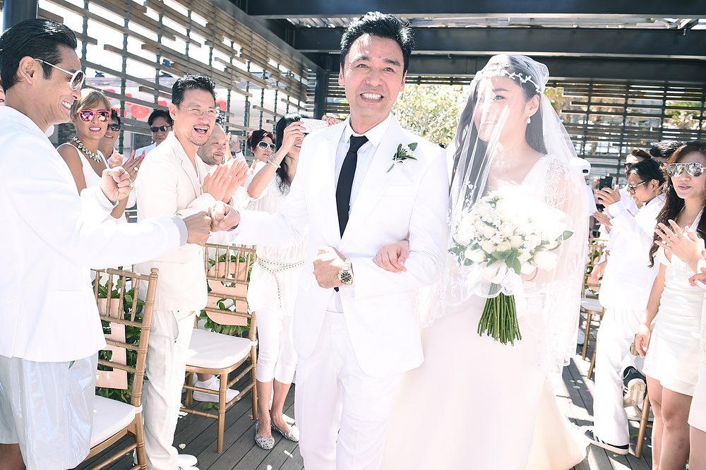 鍾鎮濤2014年與范姜在峇里島舉行眾星雲集的豪華婚禮。