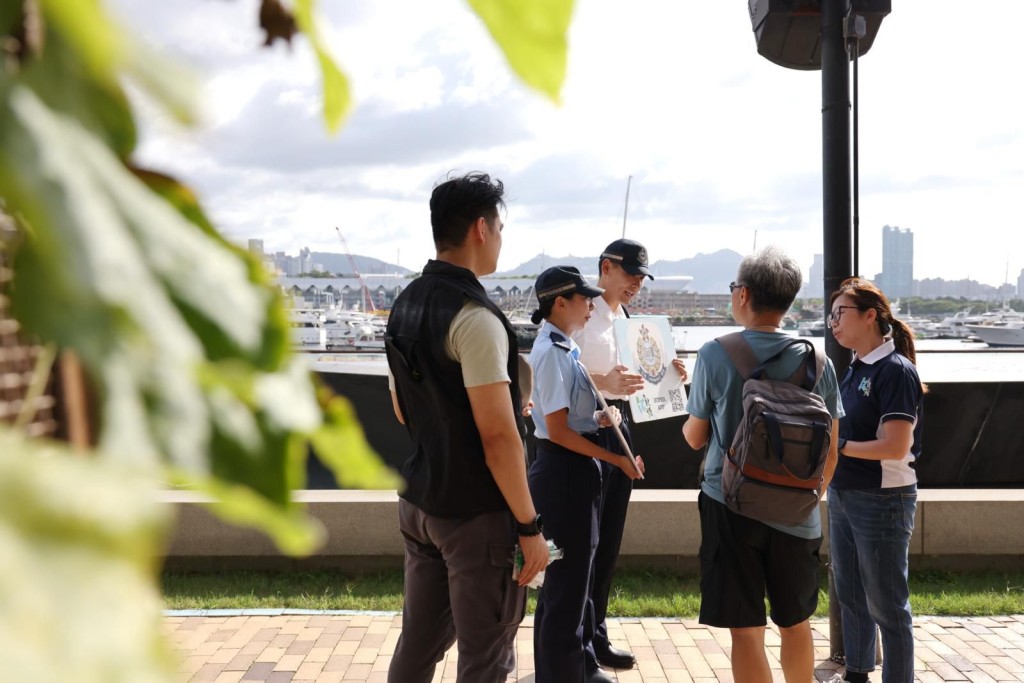 觀塘警區今日(8月23日)下午於觀塘海濱舉行「警隊Super App 觀塘提你Get」推廣活動。 觀塘警區今日(8月23日)下午於觀塘海濱舉行「警隊Super App 觀塘提你Get」推廣活動。