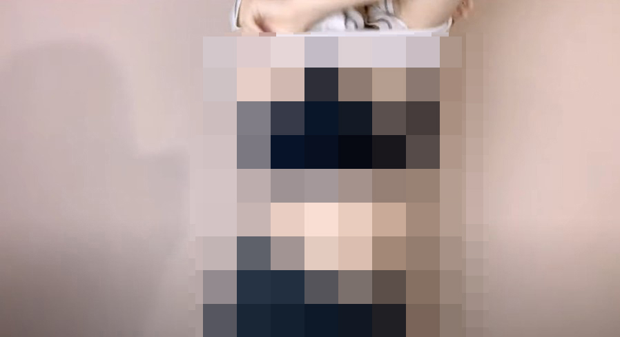 有港女Youtuber以「Lookbook」為主題，以香艷自拍換衫為噱頭，圖為該Youtube頻道的截圖。