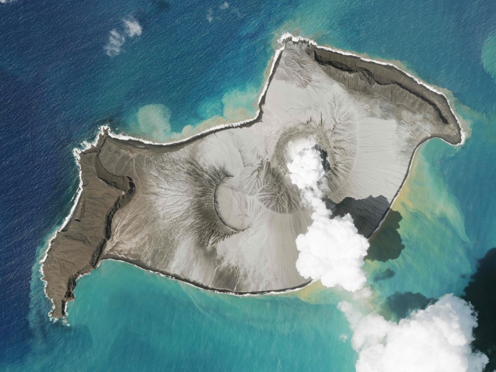 專家解釋說，洪阿哈阿帕伊島火山此前雖多次爆發，但劇烈程度均不及此次爆發。AP圖片