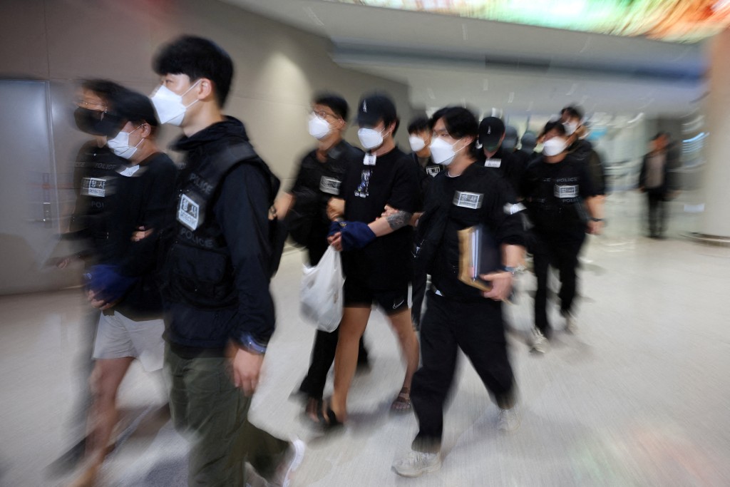 這些南韓嫌犯已被刑事拘留，將移交至各案件管轄警察局。路透社