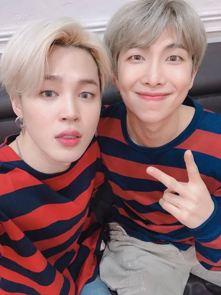 有指當年BTS隊長RM（右）戥好兄弟唔抵，於是默默地為Jimin（左）報仇。