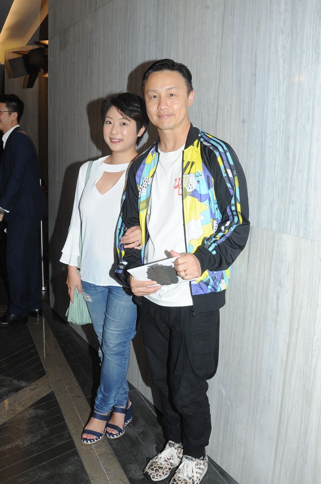 2016年結婚的第二任太太Angie雖然比他年輕十九歲，但Angie不單重建鄭敬基對婚姻的信心。