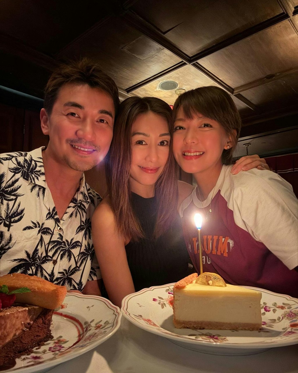 胡定欣去年生日獲洪永城夫婦慶祝。 胡定欣去年生日獲洪永城夫婦慶祝。