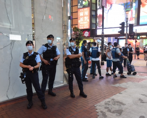 警方在案發現場加強防範。