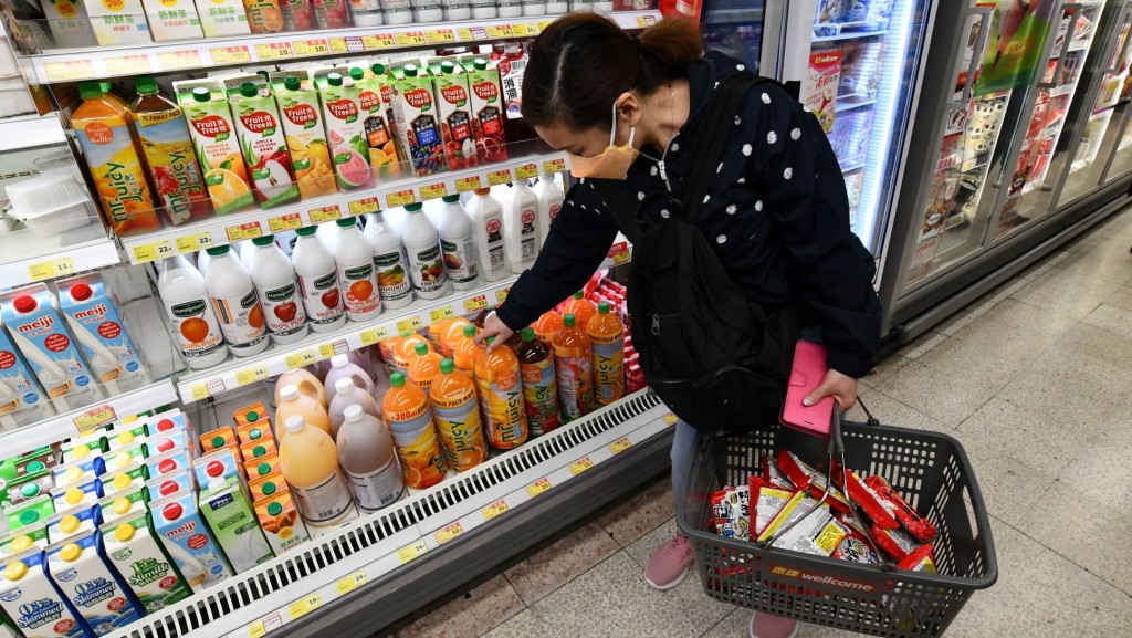 市民可利用網購平台選購食材及日用品。資料圖片